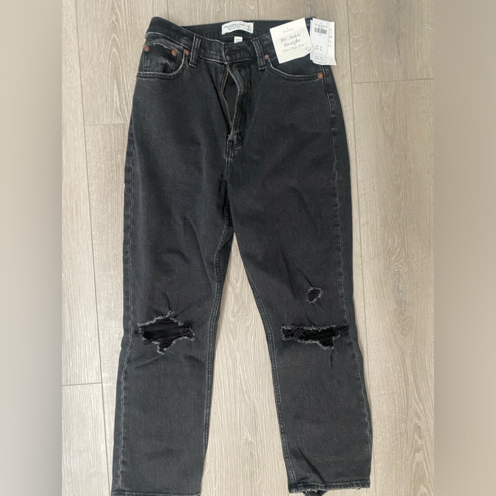The ankle straight Ulta high rise black jeans. Abercrombie and Fitch. Size 4